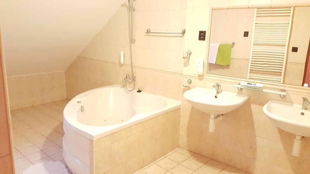 Hotel Carpatia Bratislava Phòng bức ảnh